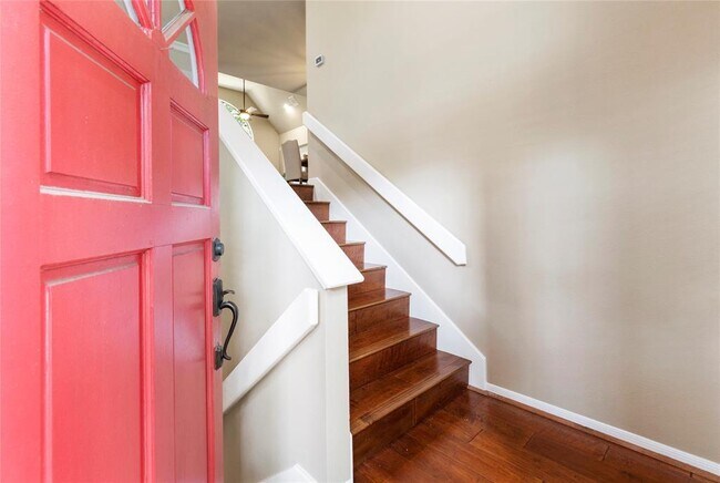 Foto del edificio - 56 Lakeridge Dr