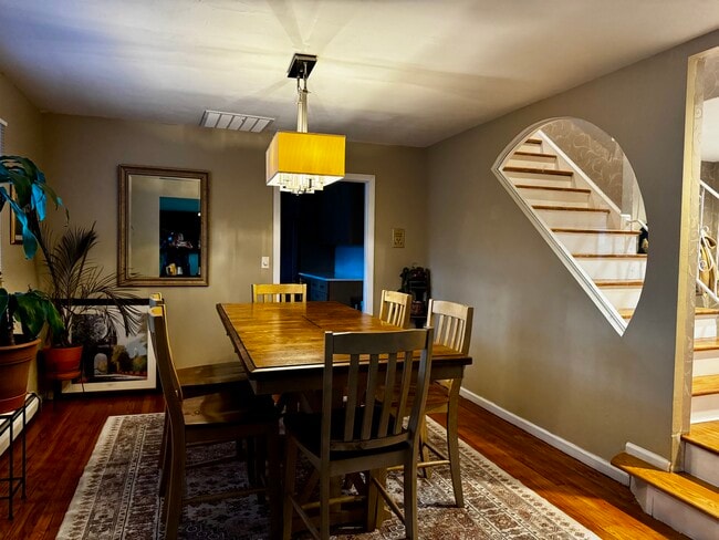 Building Photo - 6 Redcoat Ln