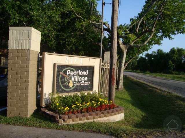 Pearland Village - 2701 Old Alvin Rd