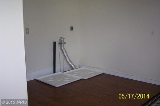 Building Photo - 10472 Millbank Rd