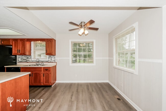 Foto del edificio - 128 Creek View Ct