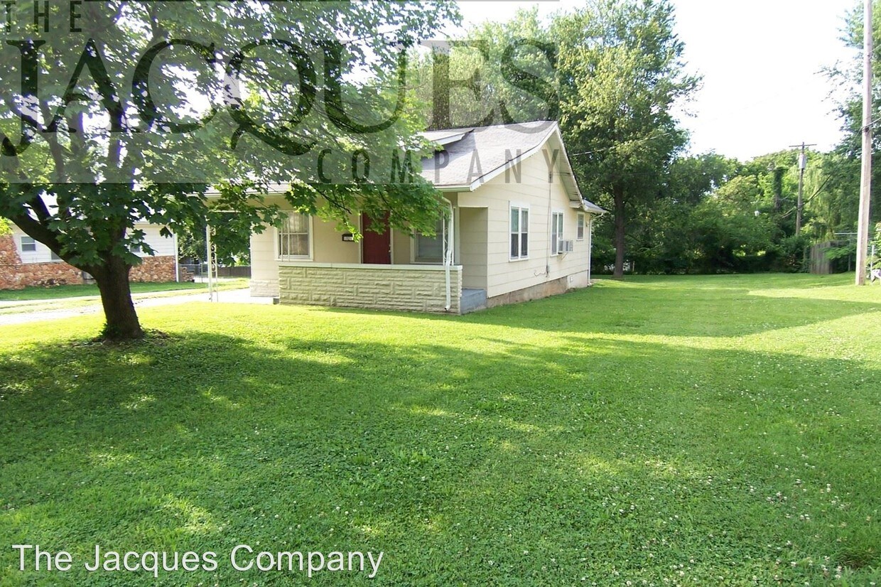 2 br, 1.5 bath House 1021 W. Turner House Rental in Springfield, MO