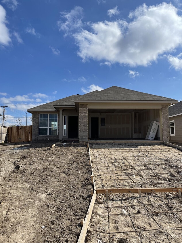 Primary Photo - 631 Fallbrook Dr
