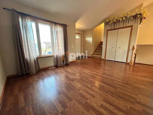Foto del edificio - 7549 Bracken Pkwy