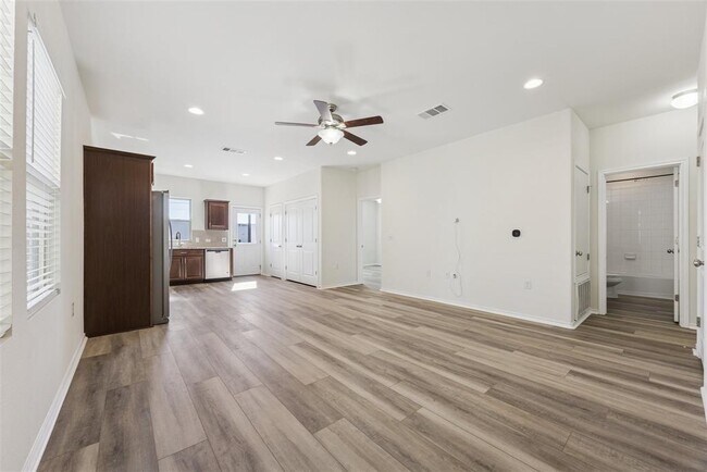 Foto del edificio - 6401 Graymont Dr