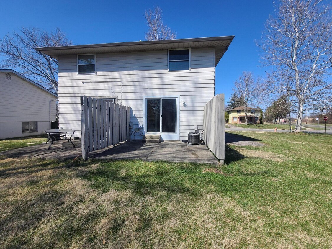 Foto del edificio - 3501 Oakcrest Rd