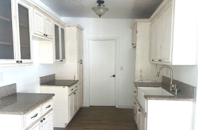 Foto del edificio - 12712 Downey Ave