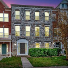 Building Photo - 1002 Hoke Ln