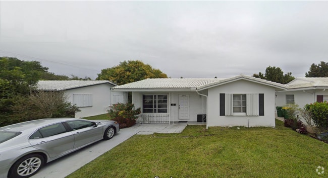 Building Photo - 8409 NW 59th Ct