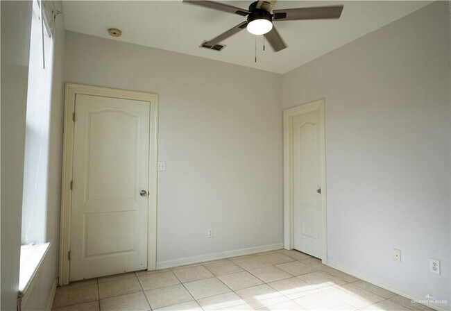 Building Photo - 10 Regal Dr