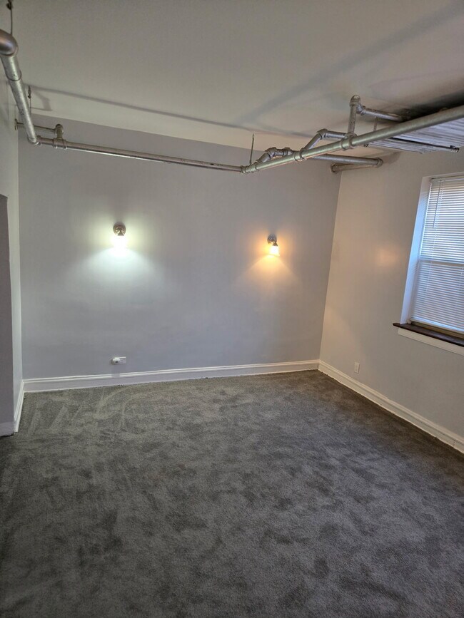 Building Photo - 8054 s Hermitage