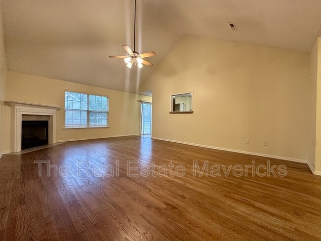 Foto del edificio - 1720 Hawk Run Ln