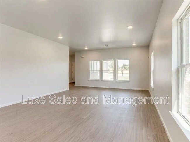 Building Photo - 109 Jennifer Ave