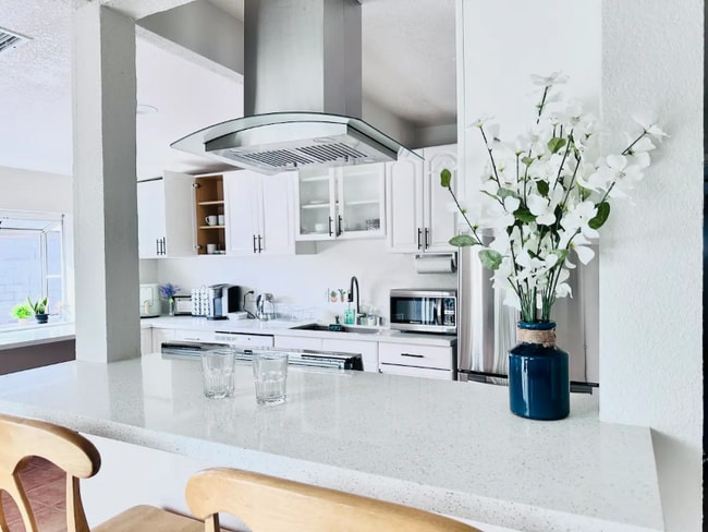 Photo - 915 N Holly St House