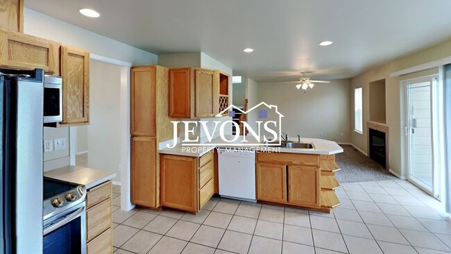 Building Photo - $500 Rent Credit - Enjoy this beautiful We...