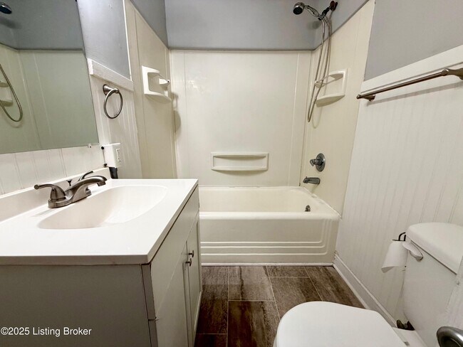 Foto del edificio - 121 E 14th St