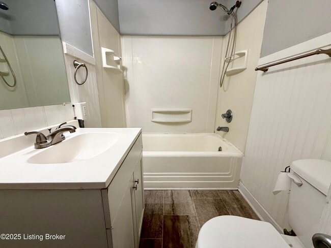 Building Photo - 121 E 14th St