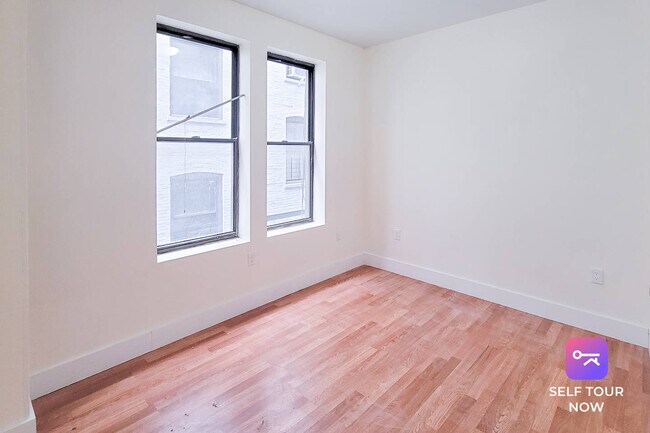 Foto del edificio - 30 Post Ave