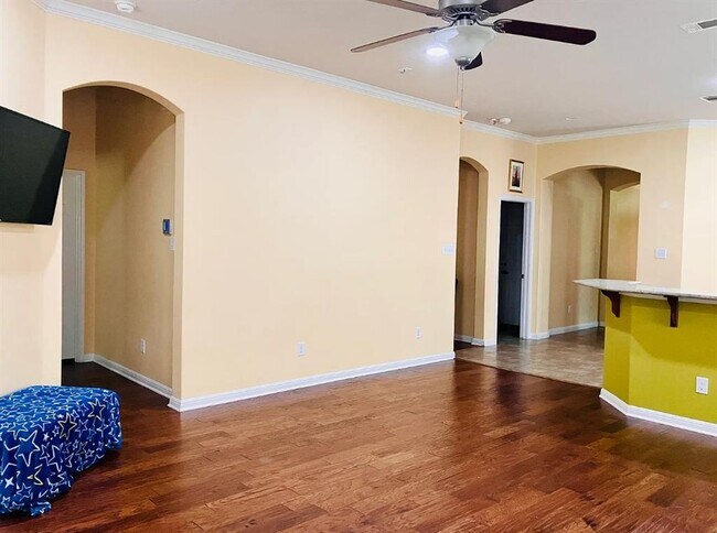 Building Photo - 711 Edwards Walk Dr