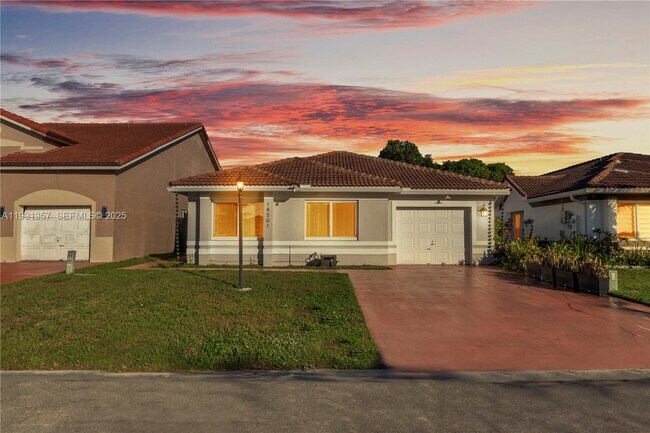 Foto del edificio - 18501 NW 55th Ave