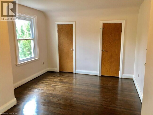 Photo du bâtiment - 252 Pomona Ave