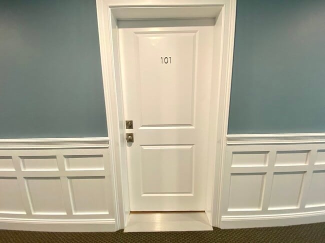 Building Photo - 949 State Rd