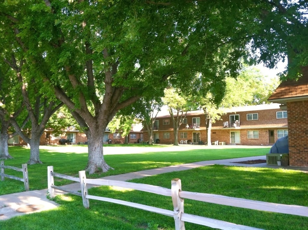 Primary Photo - College Heights