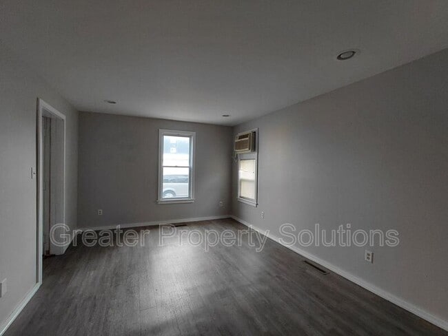 Building Photo - 158 N Union St