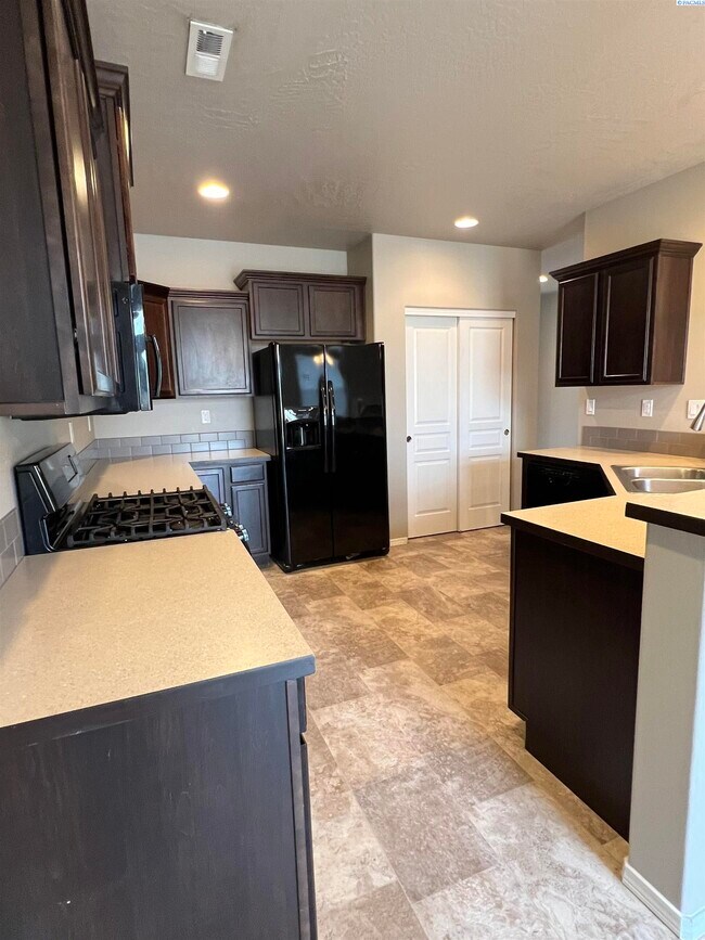 Foto del edificio - 6815 Three Rivers Dr