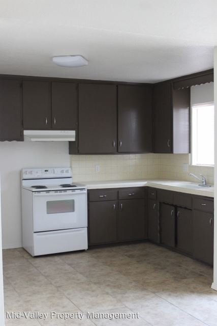 Primary Photo - 2 br, 1 bath House - 33039 Road 159, #4