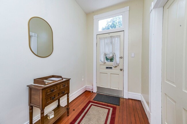 Building Photo - 3203 Parkwood Ave
