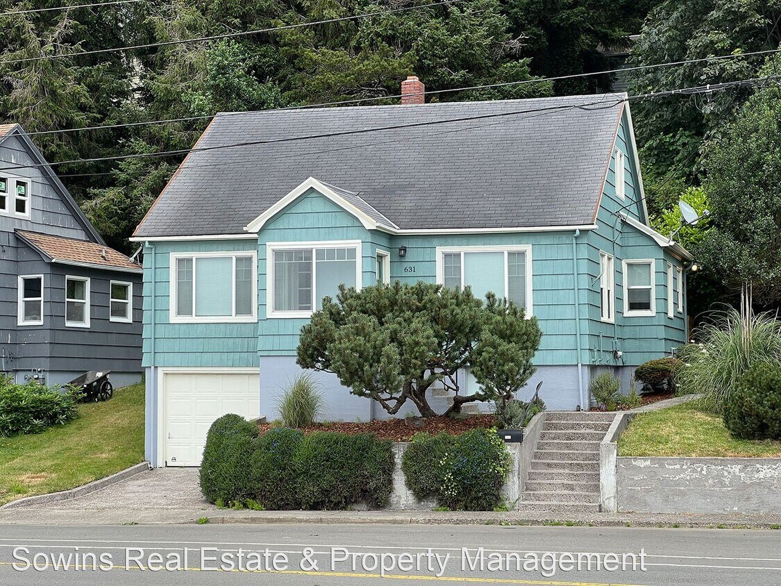 Primary Photo - 2 br, 1.5 bath House - 631 W. Marine Dr.