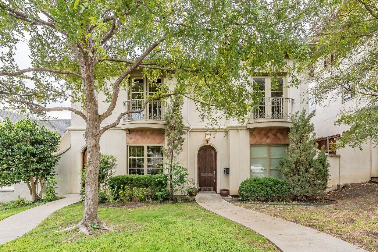 Foto principal - Beautiful 3 Bedroom Home in Queensboro Hei...
