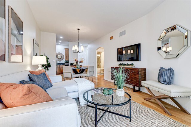 Foto del edificio - 2750 Artesia Blvd