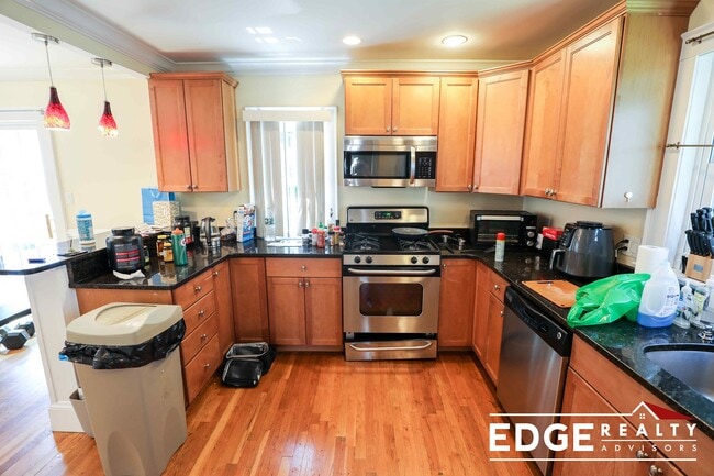 Building Photo - 12 Bothwell Rd