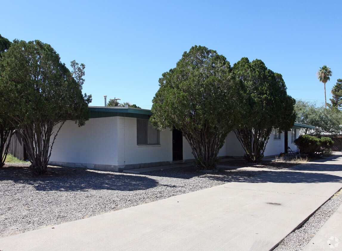 Primary Photo - 2239-2241 N Catalina Ave