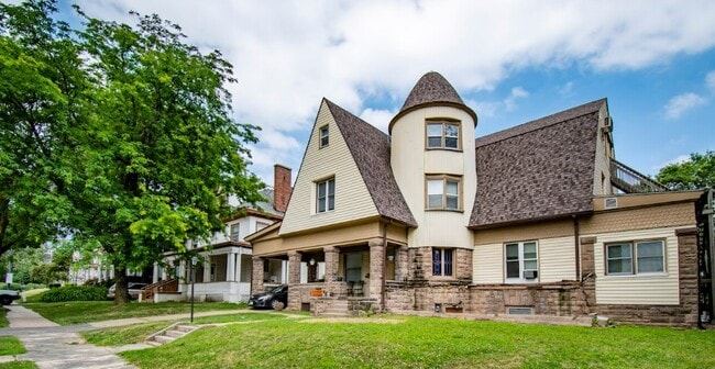 Building Photo - 123 S 39th St