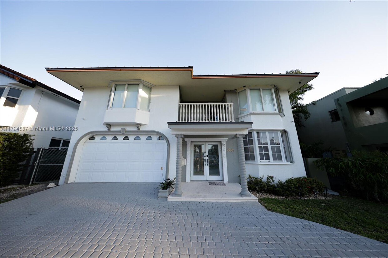 Foto principal - 1230 NE 89th St