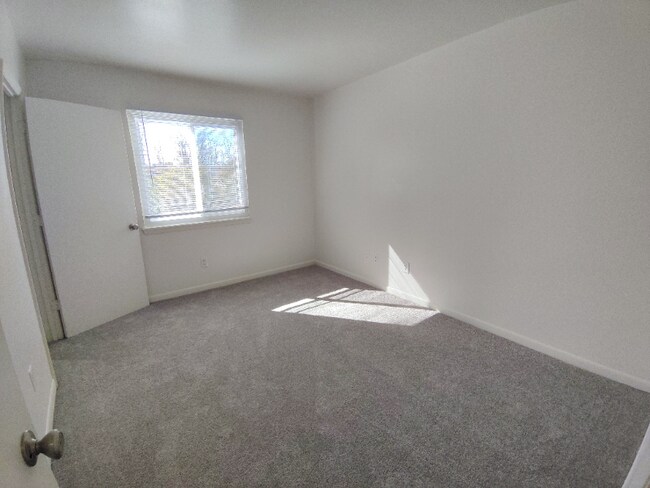 Foto del edificio - 600 Reusens Rd