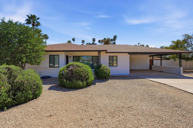 Foto del edificio - 6819 E Paradise Pkwy