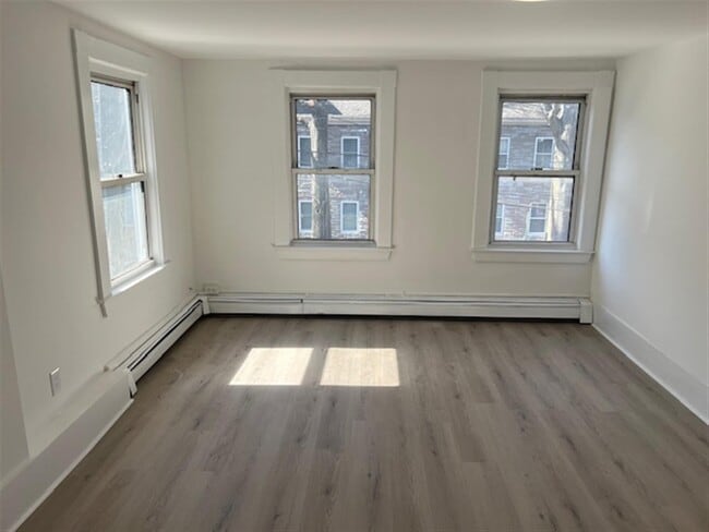 Building Photo - 8 6th St