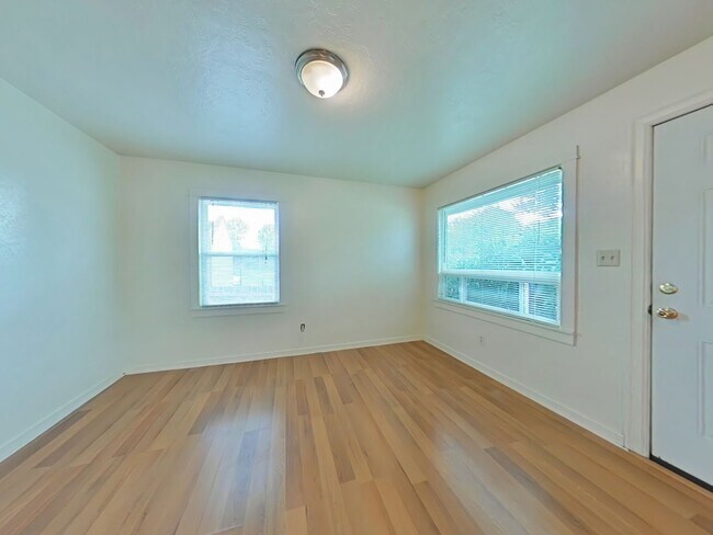 Foto del edificio - Apartment ~ Close to Campus ~ Cat Friendly