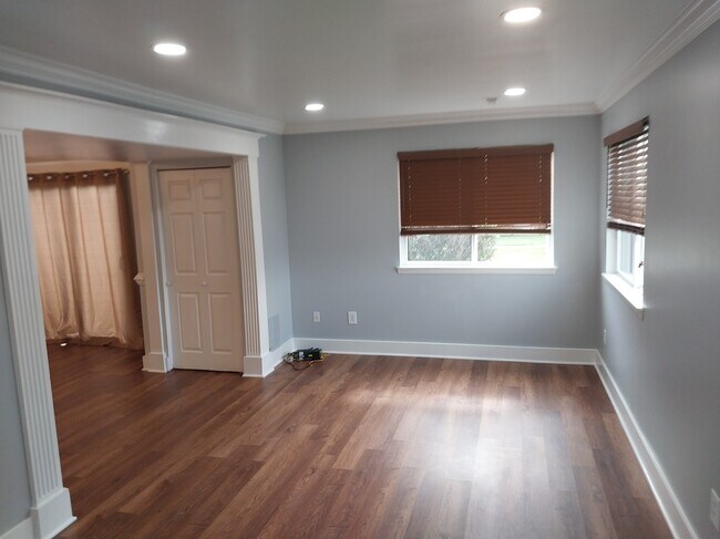 Building Photo - 9011 Sandalwood Dr