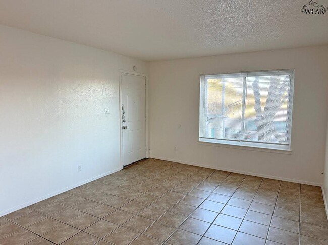 Building Photo - 1611 Bell St