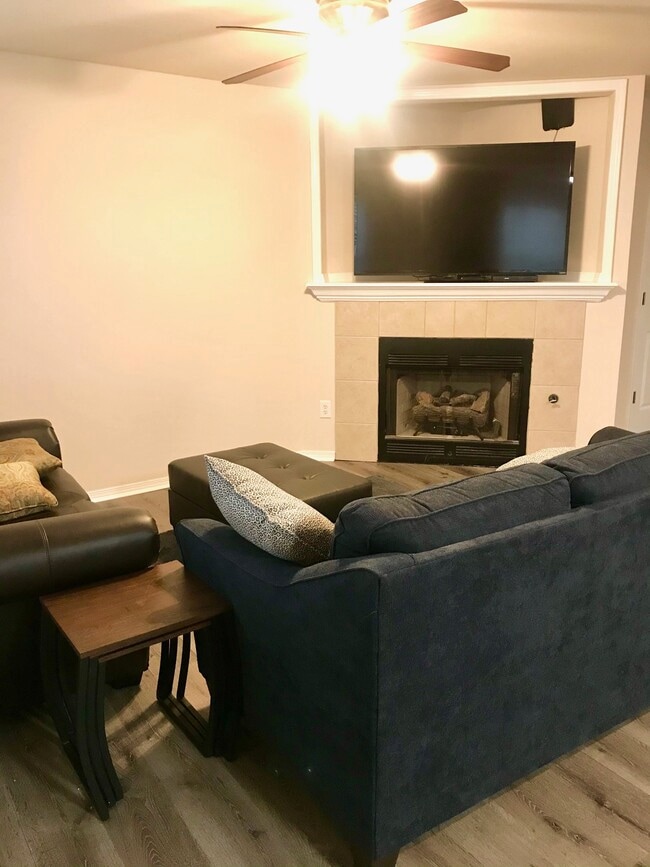 Building Photo - 870 W Melmar Dr