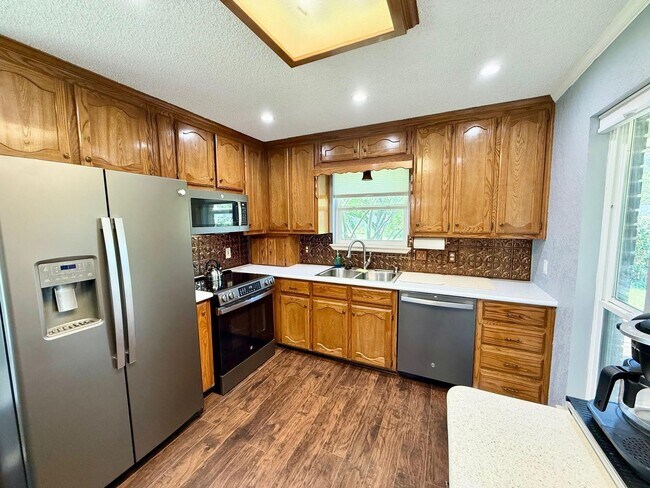 Building Photo - 232 Crescent Dr