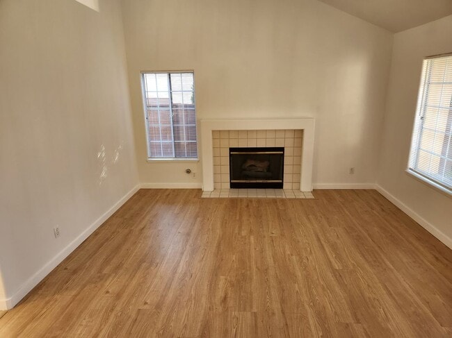 Building Photo - 2125 Tehachapi Dr