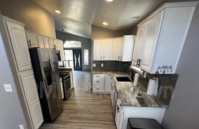 Foto del edificio - 10647 W Bellwood Pl