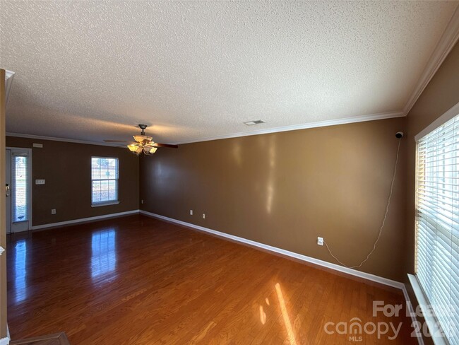 Building Photo - 7304 Ravanna Dr