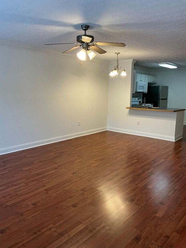 Foto del edificio - 2 BR 2.5 BA Condo in Gated Community- Mall...